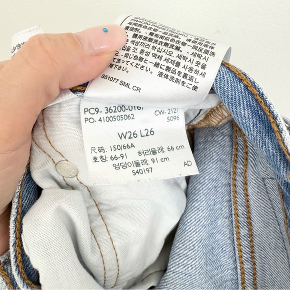 Levi’s 501 High Rise Distressed Jeans - Picture 5 of 5